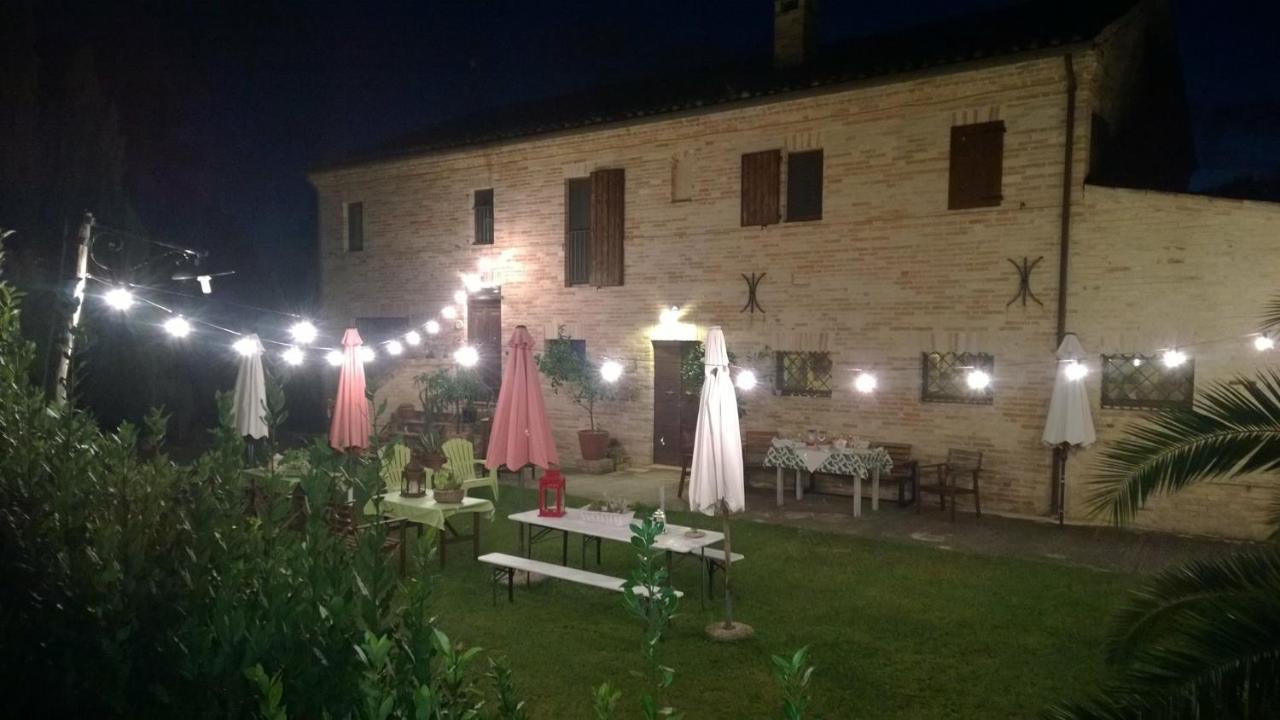 Affitta Camere Il Pettirosso Fermo Bagian luar foto