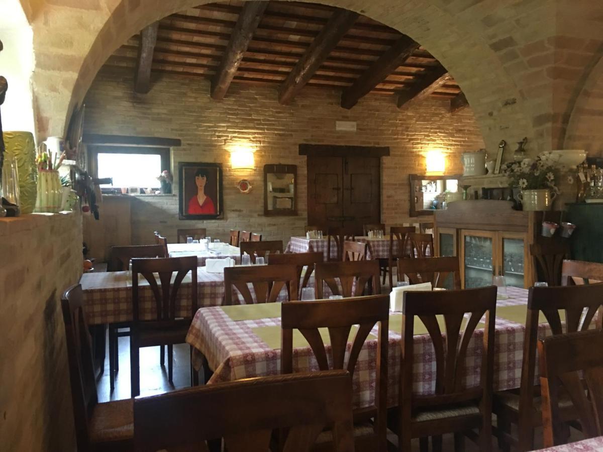 Affitta Camere Il Pettirosso Fermo Bagian luar foto