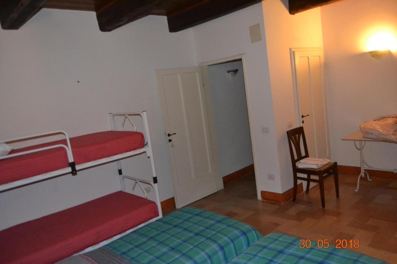 Affitta Camere Il Pettirosso Fermo Bagian luar foto