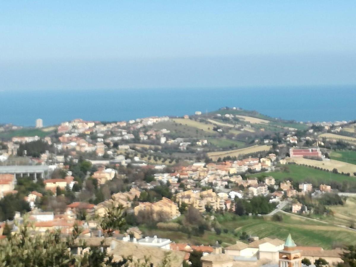 Affitta Camere Il Pettirosso Fermo Bagian luar foto